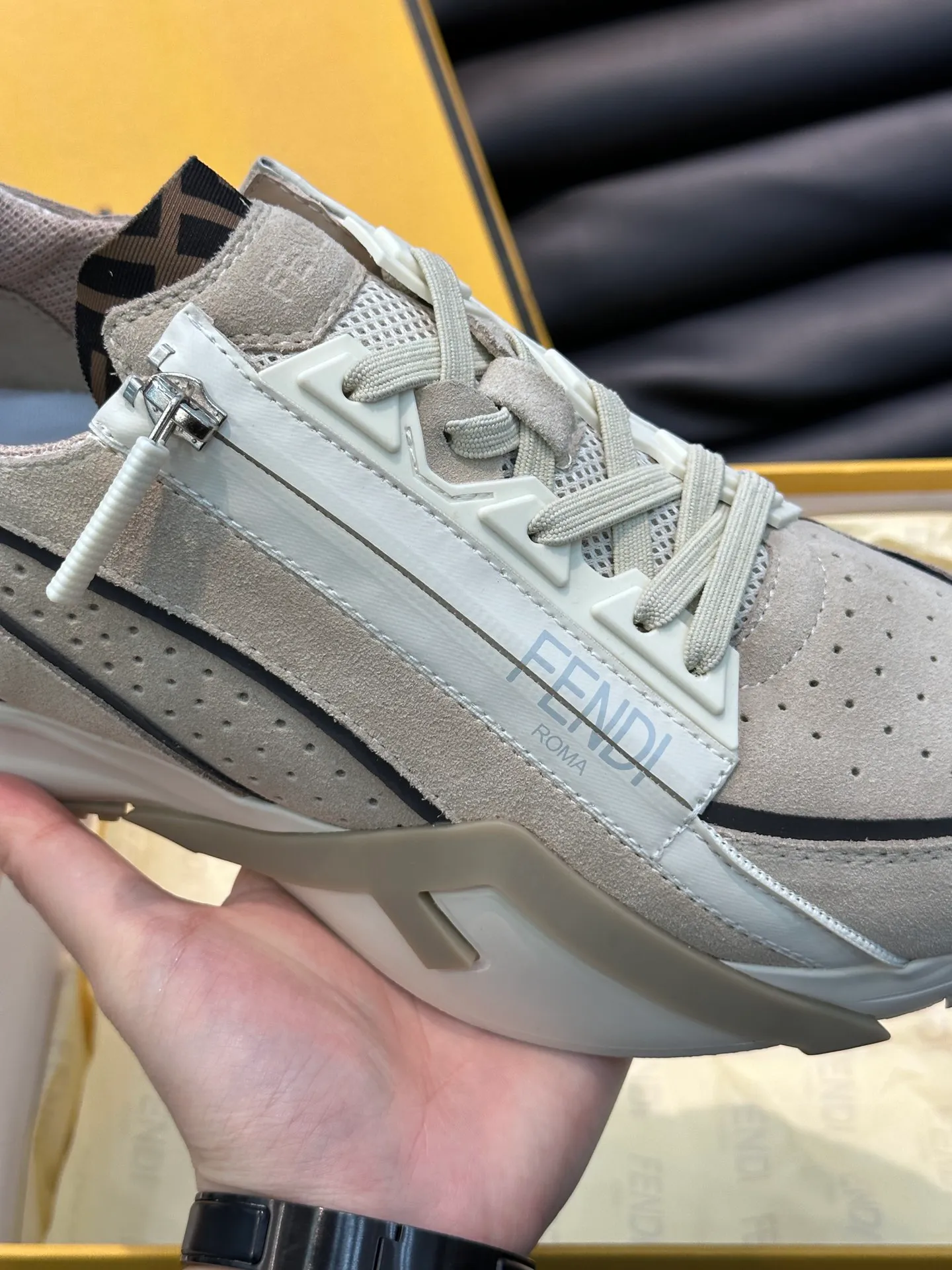 Men's shoes 💰p560 "Fend*" new men's casual sports shoes, equipped with elastic straps, side zippers, and corrugated soles engraved with F. Embossed Fendi Flow lettering on the heel. Made of technical fabric and a mix of blue and suede. Decorated with Lycra® details. FF graphic tongue. Ultra-light and wear-resistant EVA sole. Size: 38-44